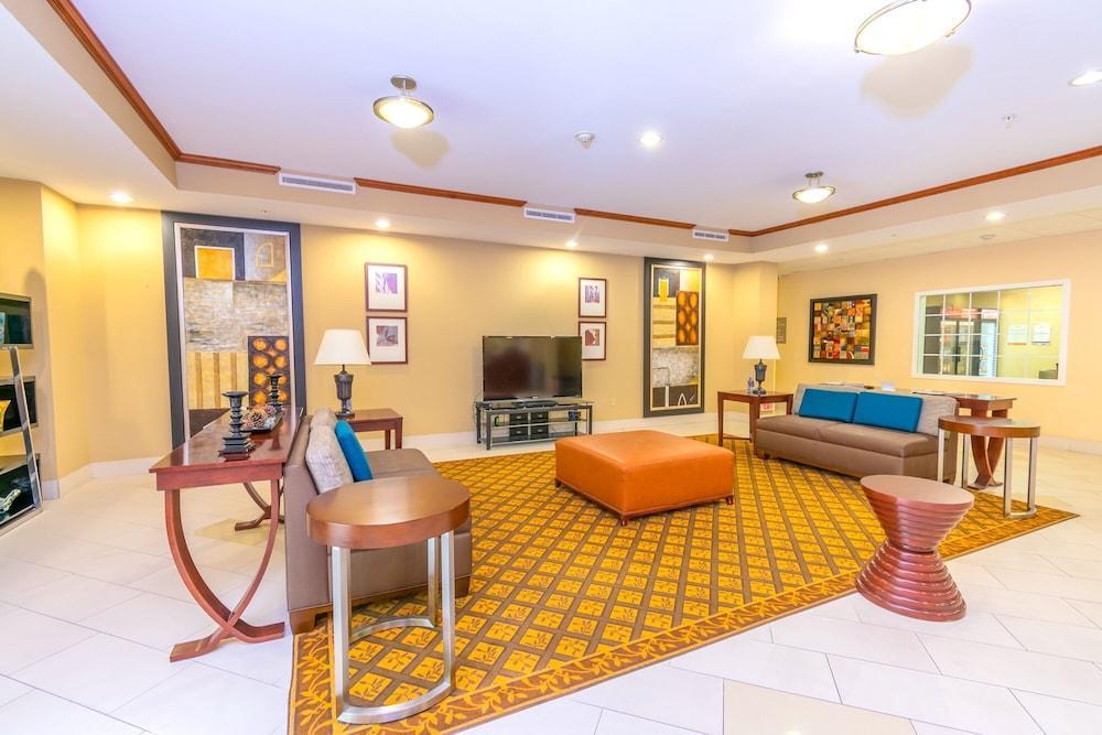 Hotel Candlewood I-10 East By Ihg 2*