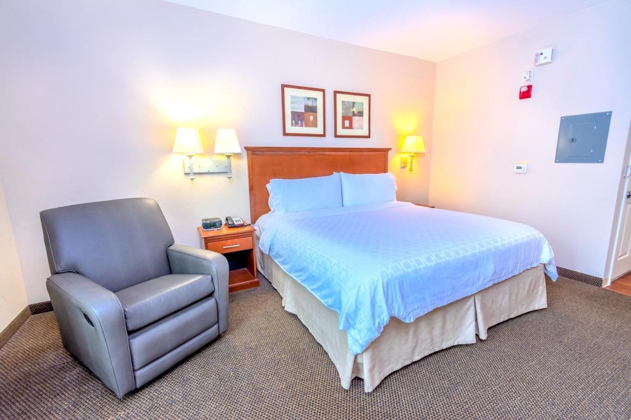 Hotel Candlewood I-10 East By Ihg 2*