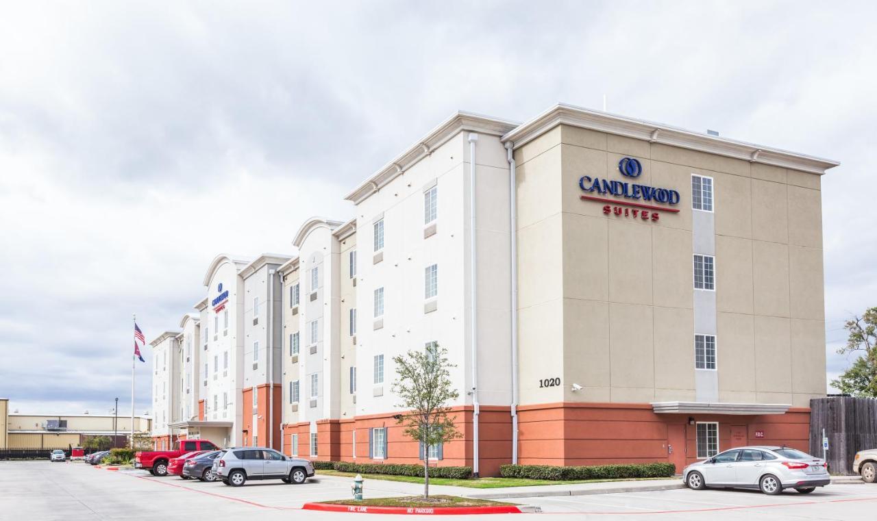 Candlewood I-10 East By Ihg Hotel 2*