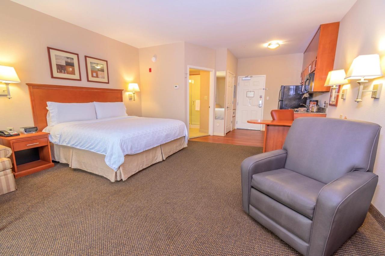Candlewood I-10 East By Ihg Hotel